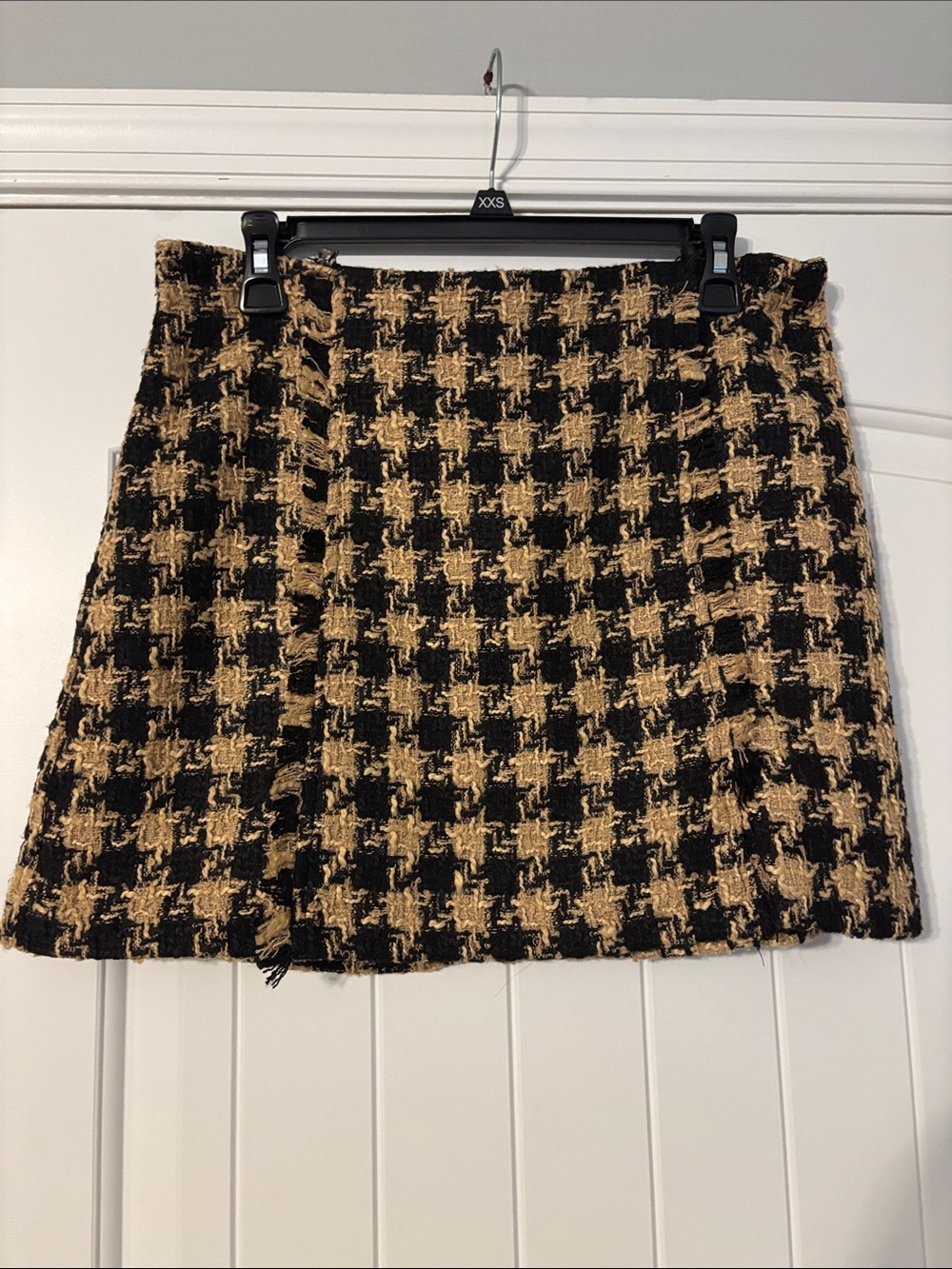 House of Harlow 1960 Black and Tan Houndstooth Tweed Mini Skirt